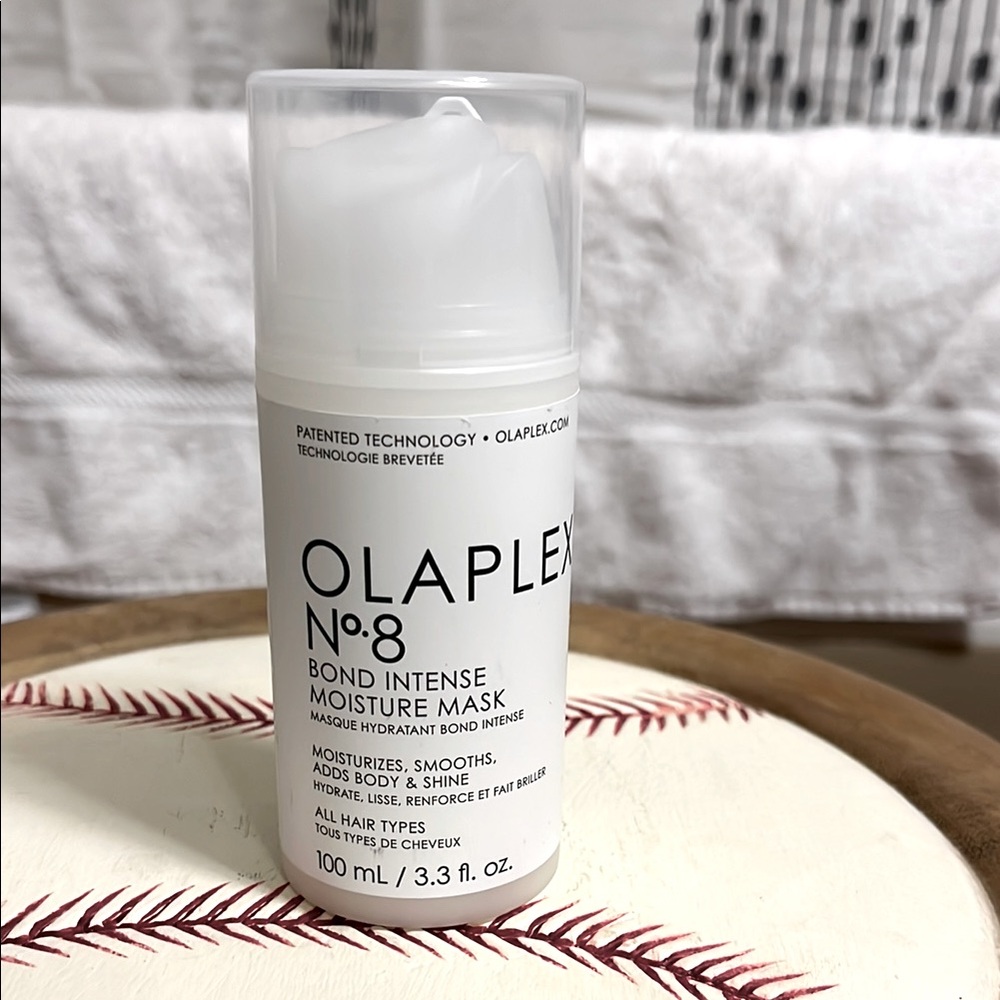OLAPLEX Nº.8 BOND INTENSE MOISTURE MASK Adds body & shine.